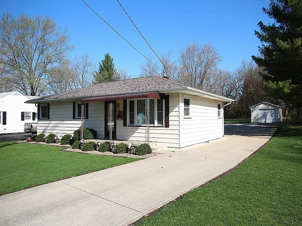 10 Grays Ln photo 1