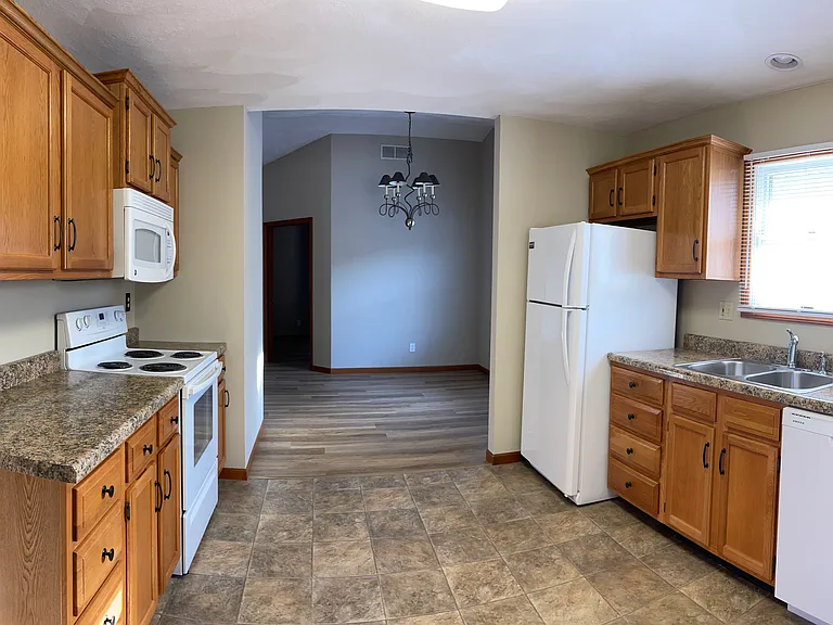 3056 Cascade Dr — Photo 6