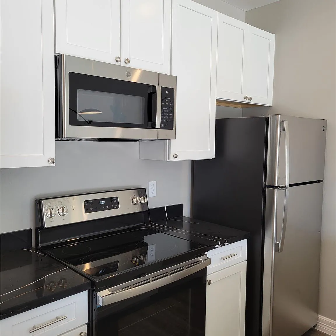 1 bed, 1.5 bath, 896 sqft, $1,675 — Photo 3
