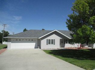 811 E 7th St, Mccook, NE 69001