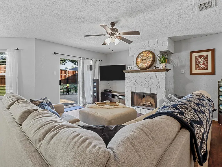 2202 Barton Springs Dr — Photo 5