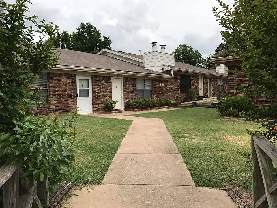 820 Hardy Springs Cir — Photo 2
