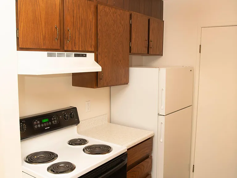 840 Plymouth Dr #203 — Photo 3
