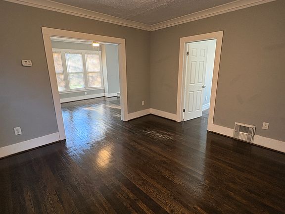 5th image of 5104 S Clarendon St