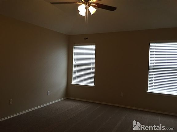 3rd image of 10248 Winkler Dr
