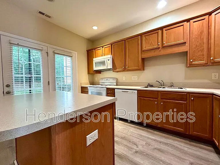 125 Charterhouse Ln — Photo 11