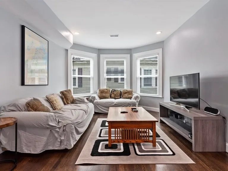 7 Abbotsford St #2 — Photo 1