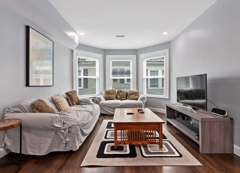 7 Abbotsford St #2
