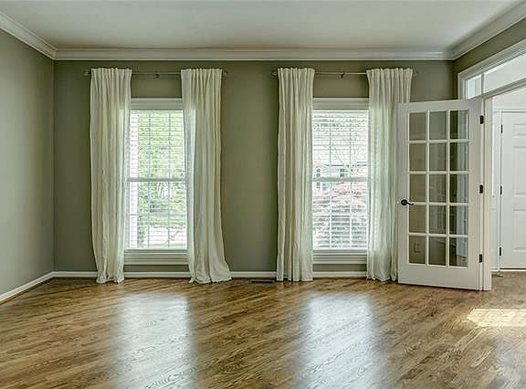 5th image of 9147 Meadowglen Ln