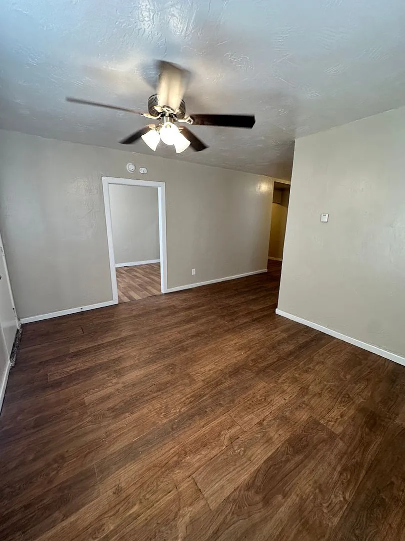 Spacious 1 Bedroom 1 Bath — Photo 3