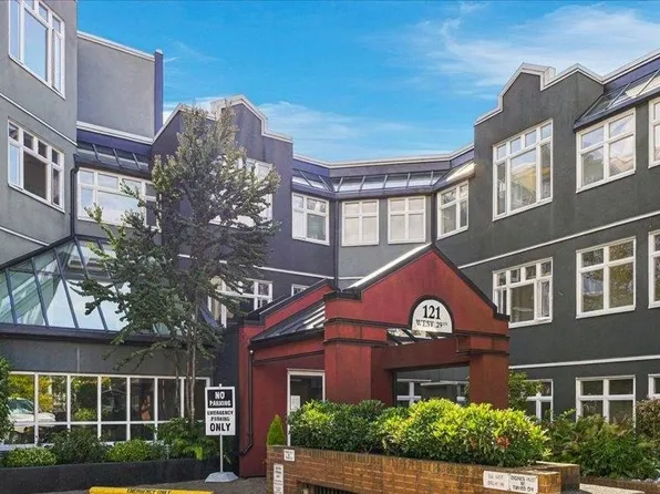 121 W 29th St #403, North Vancouver, BC V7N 4L6