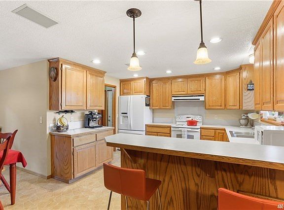 4th image of 7210 99th St E