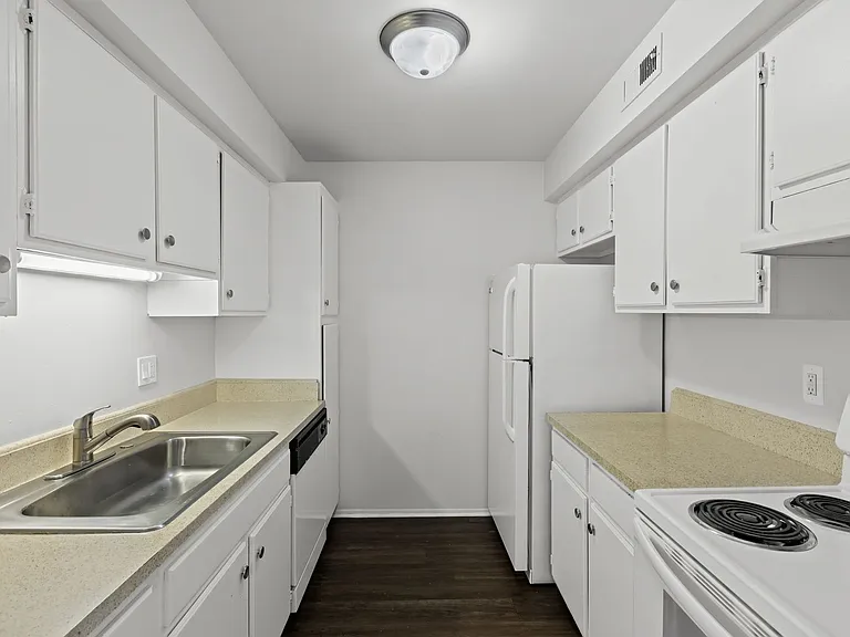 Willow Tree Apartments — Photo 54