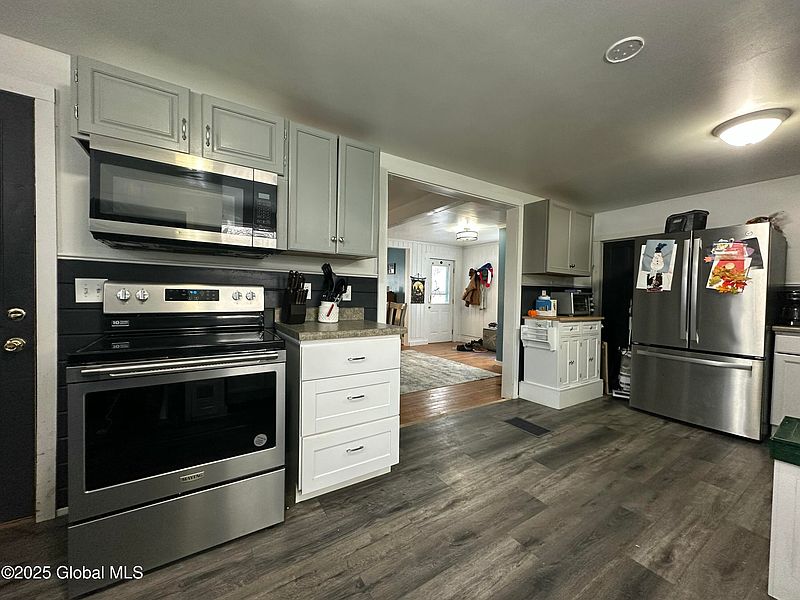 4th image of 573 Lower Allen Street