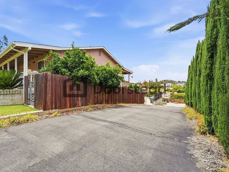 8520 Calle De Buena Fe — Photo 18