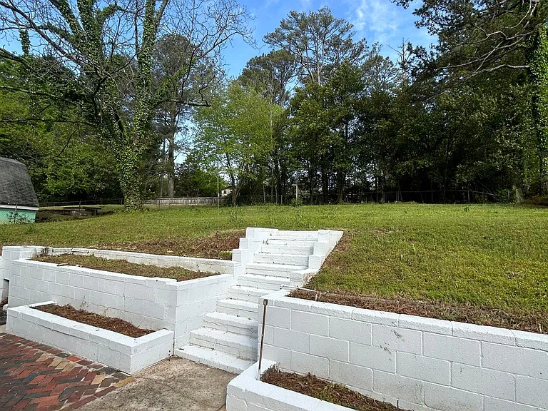 540 Camellia Rd — Photo 15