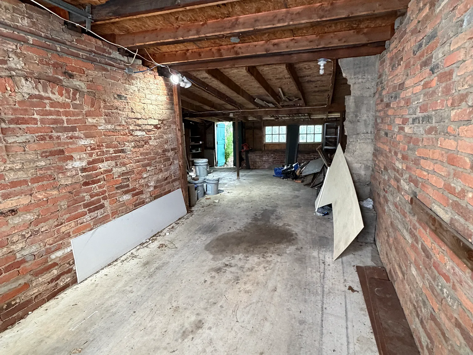 3 bed, 1.5 bath, 1403 sqft, $2,500 — Photo 2