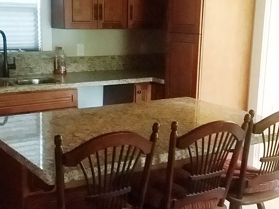 5th image of 513 Vine Way