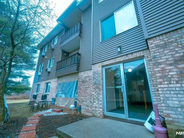 208 Federal Hill Rd, Pompton Lakes, NJ 07442