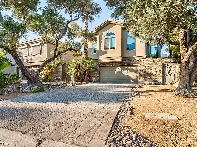 980 Vegas Valley Dr — Photo 2