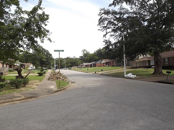 5th image of 3249 Maple Hill Dr