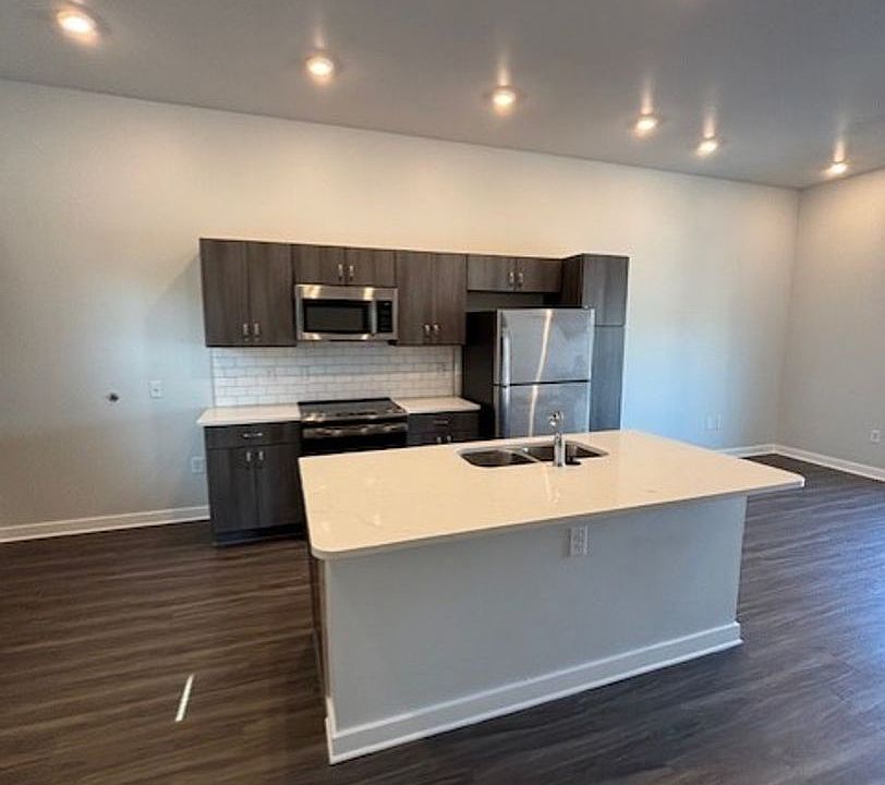 1st image of 728 E Brookhaven Cir #206
