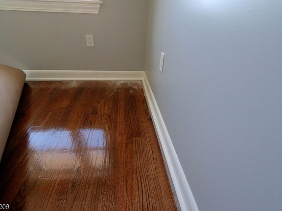 4th image of 196 Linden Ave