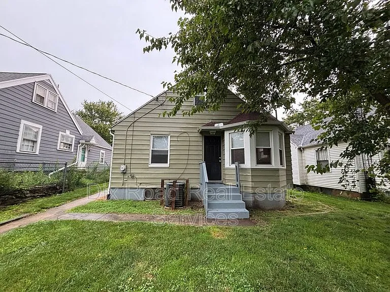144 Niagara Ave — Photo 3