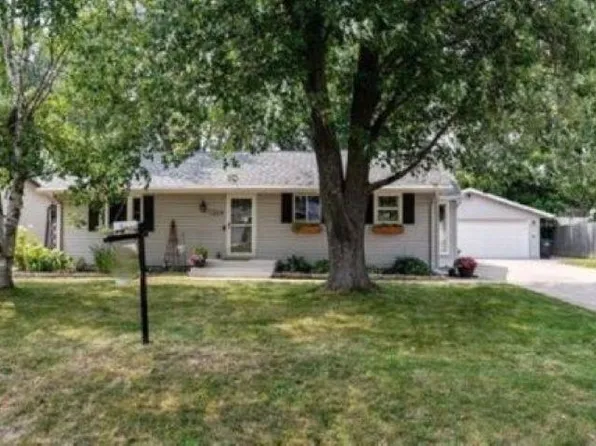 1266 Stead Dr, Menasha, WI 54952