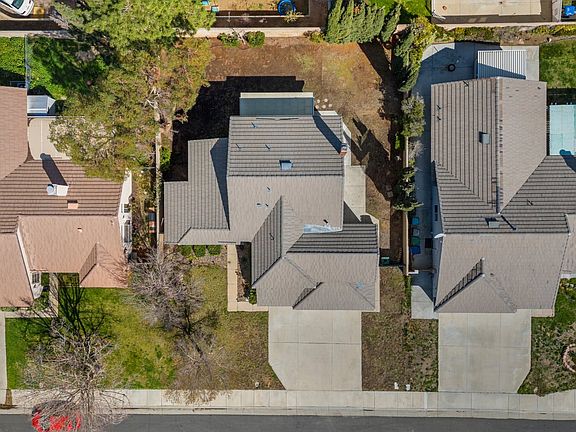 4th image of 3029 Mariposa Ave