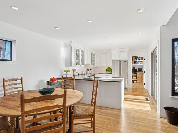 5th image of 190 Treescape Dr #9C