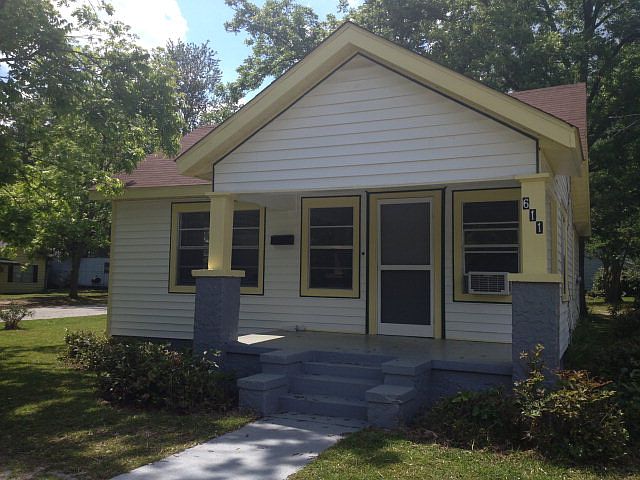 2nd image of 611 Bay St