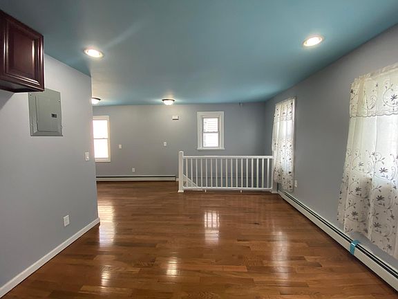 3rd image of 106-08 227th St #2