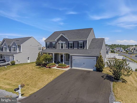 2nd image of 425 Lawrence Rd
