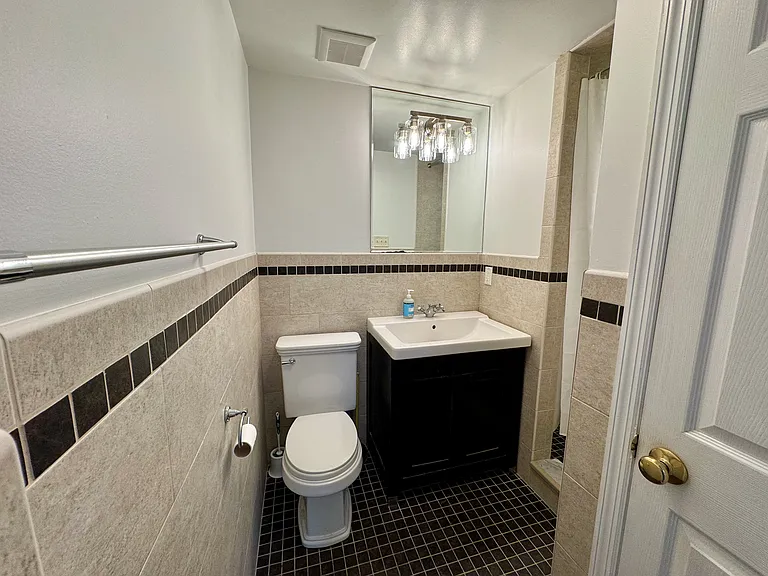 318 Bainbridge St #B — Photo 19