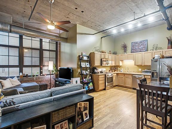 5th image of 3963 W Belmont Ave Unit 211