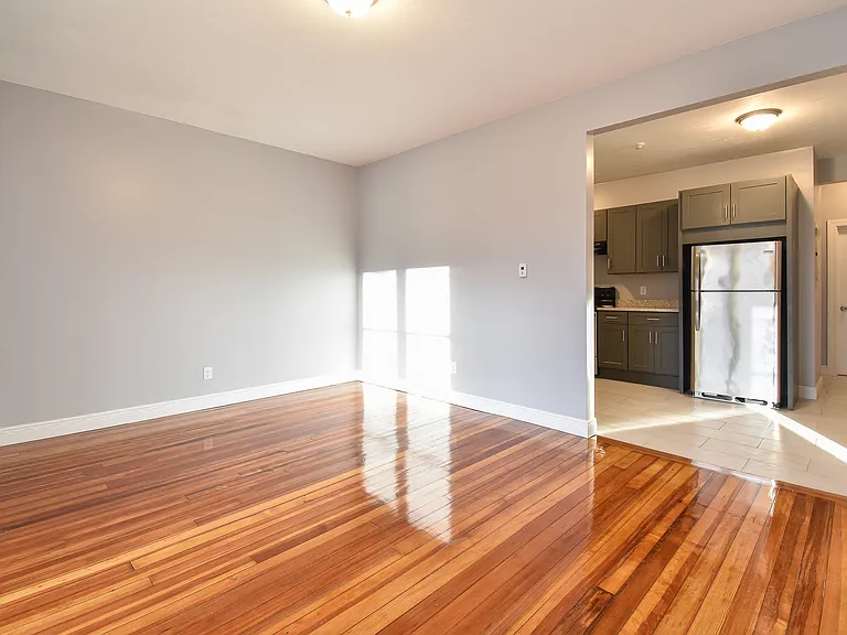 525 Charles St #2 — Photo 3