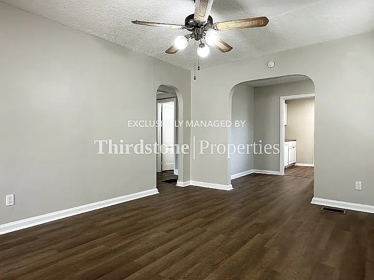2406 Lamee Ave — Photo 7