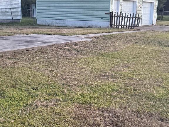 4th image of 1102 Vincent St