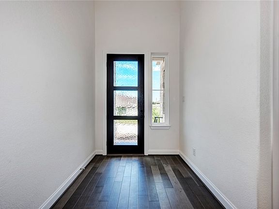 4th image of 302 Baldovino Skyw