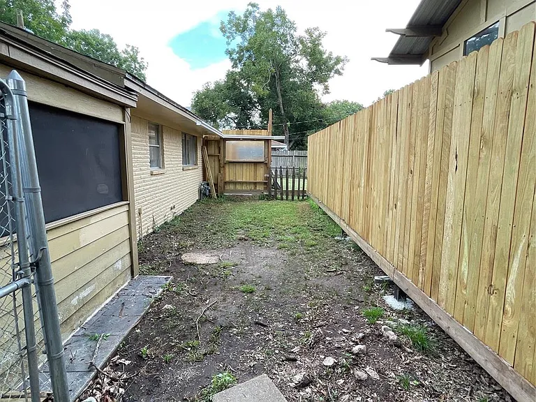 4803 Geraldine St — Photo 42