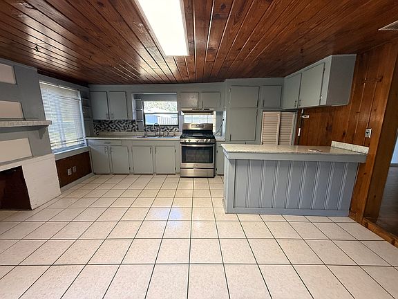 4th image of 2108 Old New York Ave