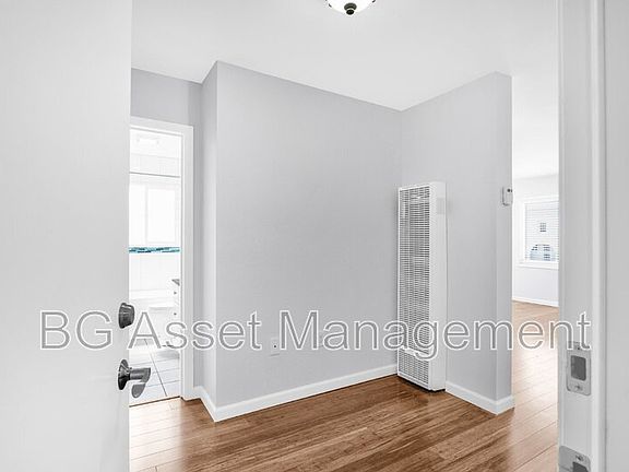 3rd image of 1919 Curtis St APT 10