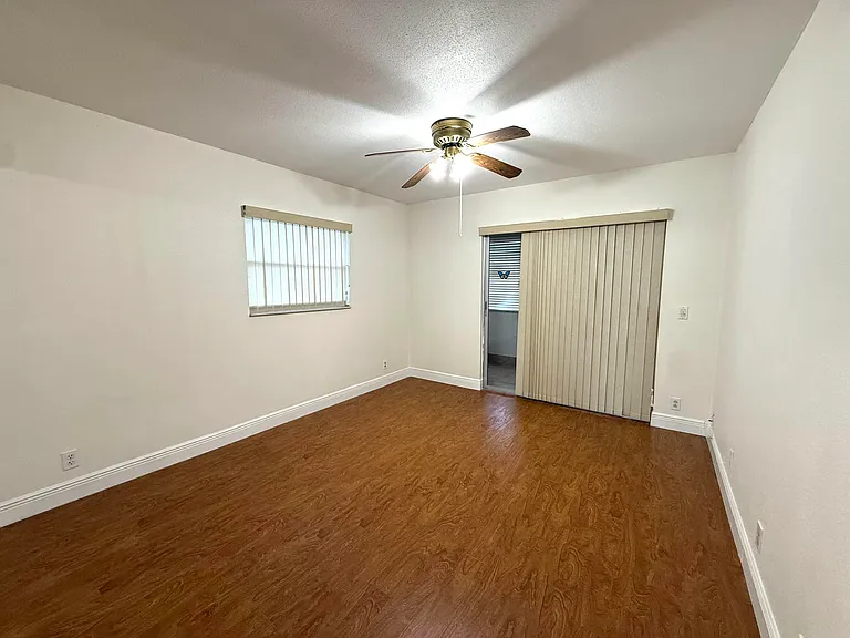 569 Monaco Park #L — Photo 23