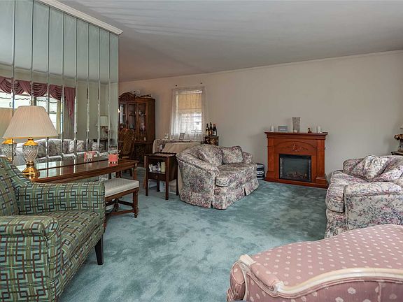 4th image of 23 Margaret Dr