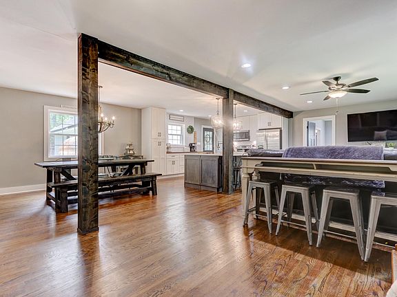 4th image of 808 Montacres Ln