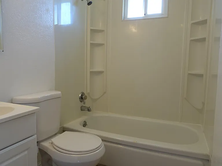 6712 Admiral Ave — Photo 4