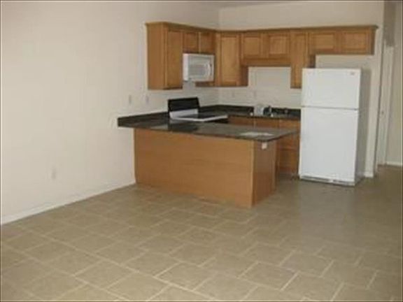 4th image of 1283 Century Oaks Dr APT C