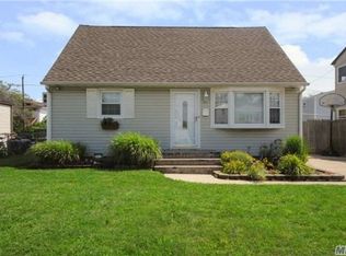 450 Lido Pkwy, Lindenhurst, NY 11757