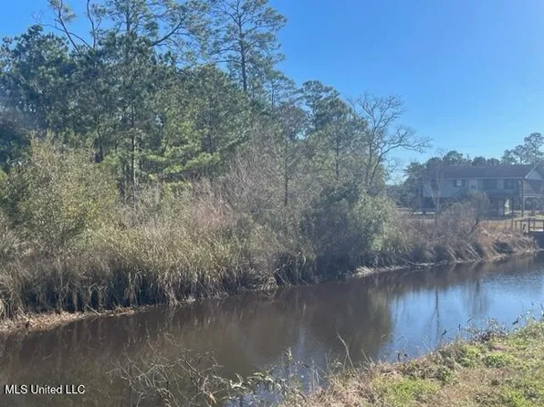 Everest St, Bay Saint Louis, MS 39520